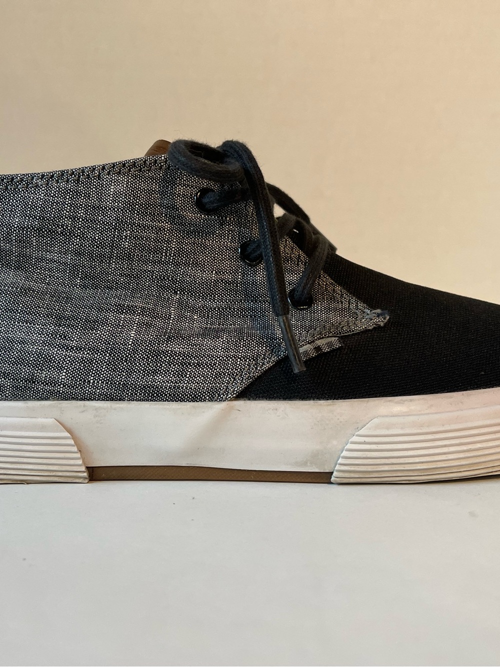Ben Sherman Men's Two-Tone Chukka Sneaker - Black and Gray
